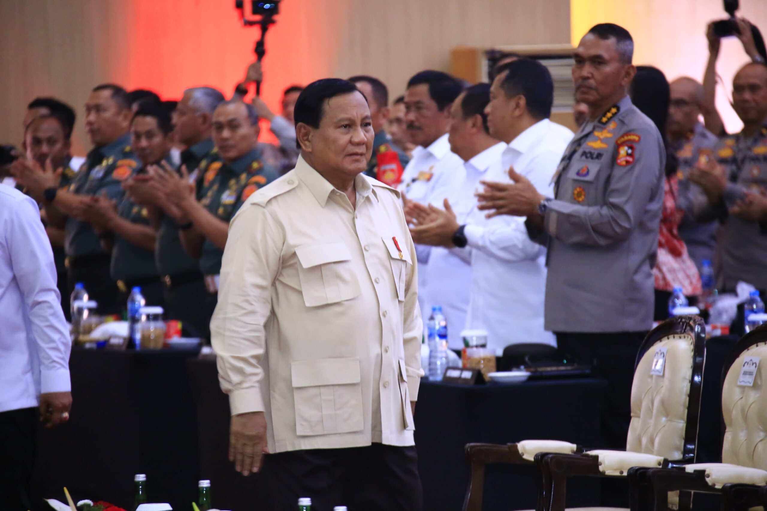 Presiden Prabowo menghadiri Kasatwil Polri di Akpol Semarang, Rabu (11/12/2024). Kapolri Jenderal Listyo Sigit Prabowo mengapresiasi kehadiran presiden dalam acara tersebut.