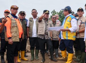 Gubernur Jateng Instruksikan Penutupan Tanggul Jebol di Grobogan Selesai dalam Dua Hari