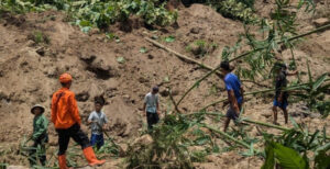 Breaking News: Tanah Longsor di Brebes Selatan, Diduga 1 Orang Hilang Tertimbun Material