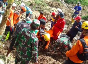 Evakuasi Longsor di Brebes: Tim SAR Berhasil Temukan Korban yang Hilang