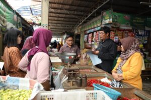 Jelang Lebaran, Disperindag Jateng Cek Harga Sembako di Brebes dan Tegal, Minyakita Masih di Atas HET