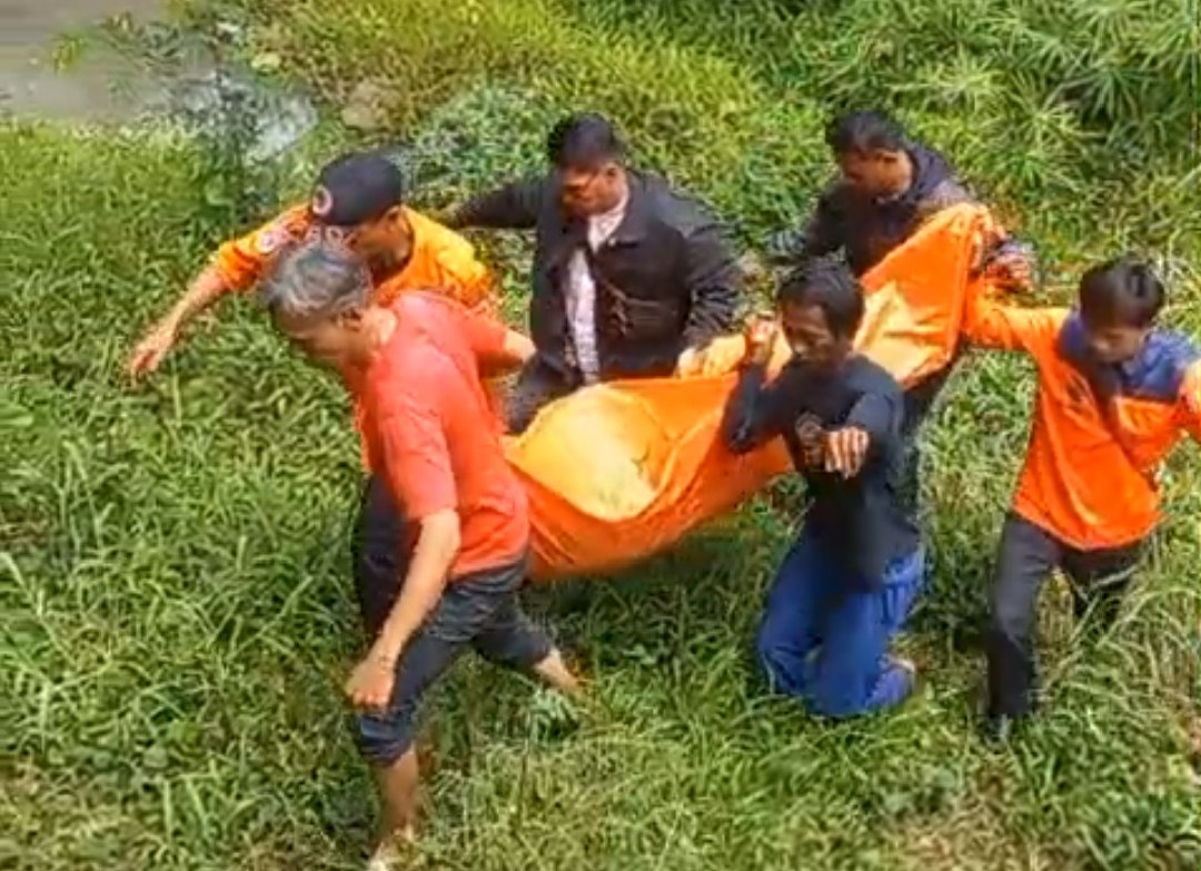 Tragis! Pria Linggapura Tonjong Tewas Tenggelam di Sungai Kalong Saat Cari Barang Bekas