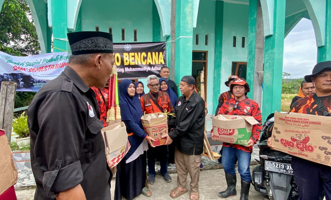 Relawan PP MPP dan Presidium Pemekaran Turun Tangan Bantu Korban Banjir Brebes Selatan
