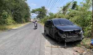 Jalan Bergelombang dan Minim Lampu di Ruas Bumiayu–Bantarkawung Telan Korban, Innova Hantam Pohon di Bantarkawung